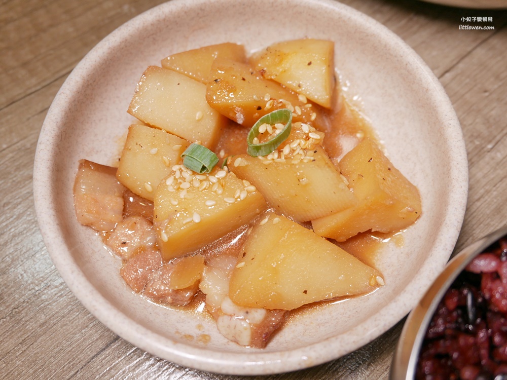 南京三民美食「韓喧」百元就有平價韓式料理，用餐時間經常客滿 @小蚊子愛飛飛
