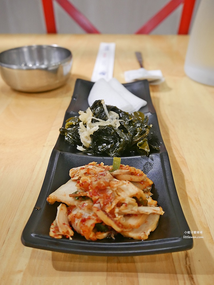 樹林美食「韓忠閣韓式料理」現作料理，新鮮小菜免費續 @小蚊子愛飛飛