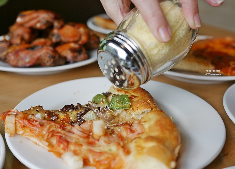 台北東區「Pizza Hut必勝客歡樂吧光復餐廳」13款披薩經典BBQ烤雞吃到飽