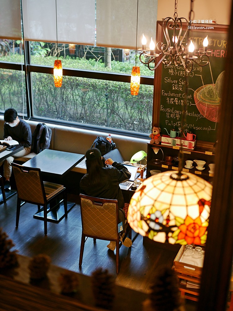 三峽北大咖啡「LaoChai老柴咖啡館」自家烘焙精品豆專賣，常客老顧客很多 @小蚊子愛飛飛