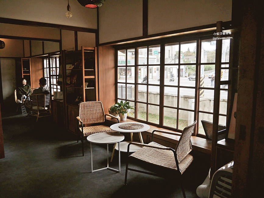 樹林咖啡「咖啡行者工作室Coffee Seeker Studio」優質咖啡茶克瓦茲，留白系空間時間變慢了 @小蚊子愛飛飛