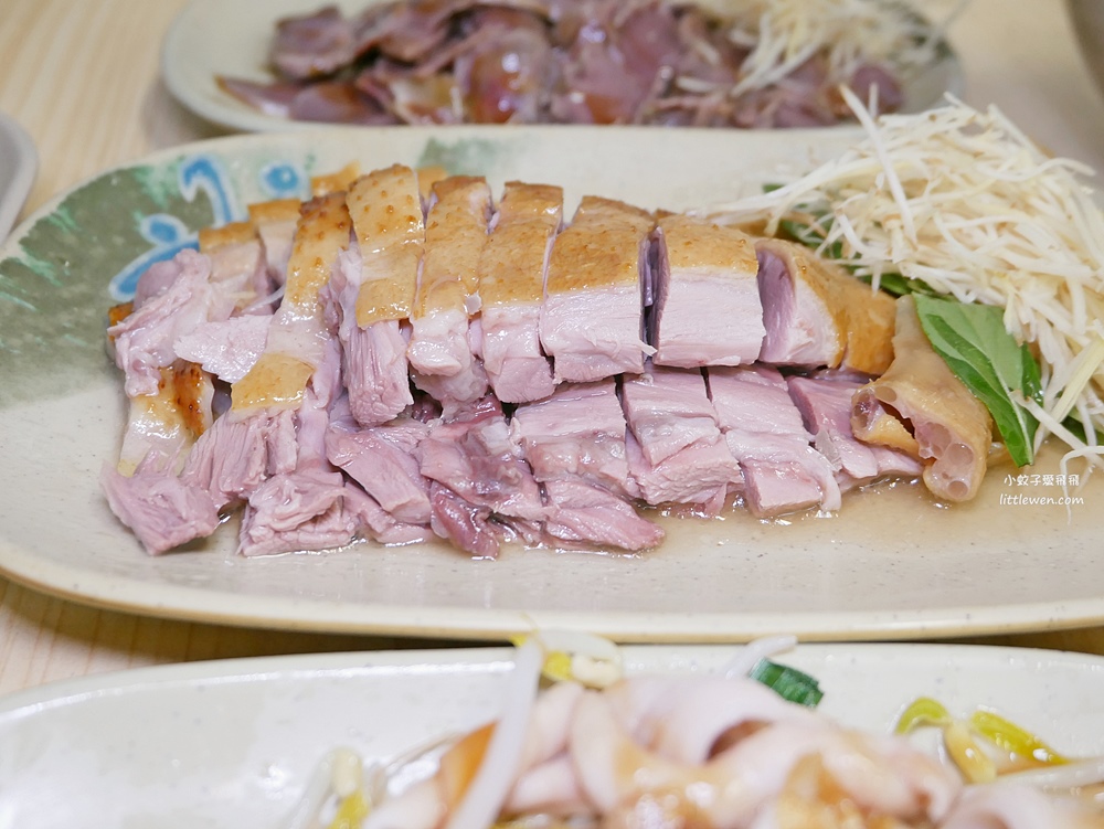 台北東門「金山鵝肉店」開業已26年傳統煙燻鵝肉 @小蚊子愛飛飛