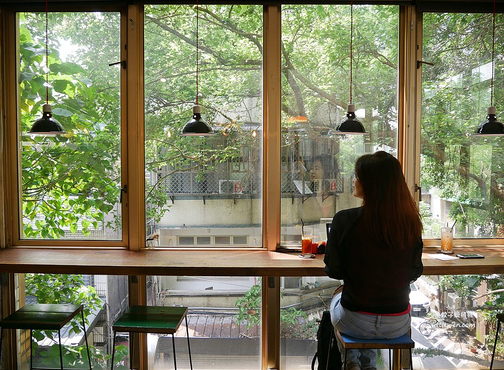 公館溫州街AGCT apartment，整片窗景光影平日不限時咖啡廳 @小蚊子愛飛飛