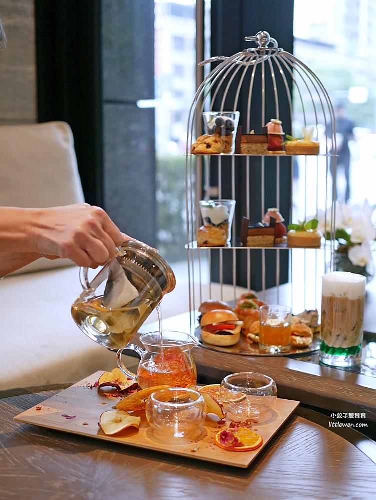 台北新板希爾頓飯店推出春季限定「逸廊英式下午茶」 @小蚊子愛飛飛
