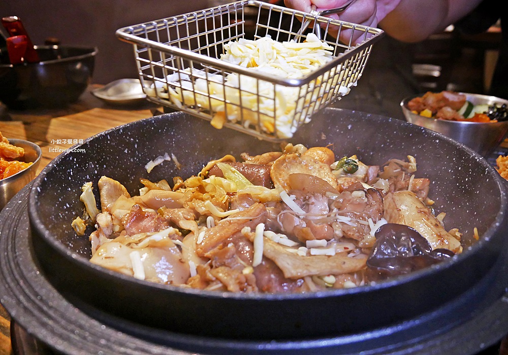 西門町韓式料理吃到飽～甩鍋雞西門店韓式炒雞火鍋炒飯+自助吧一次過癮