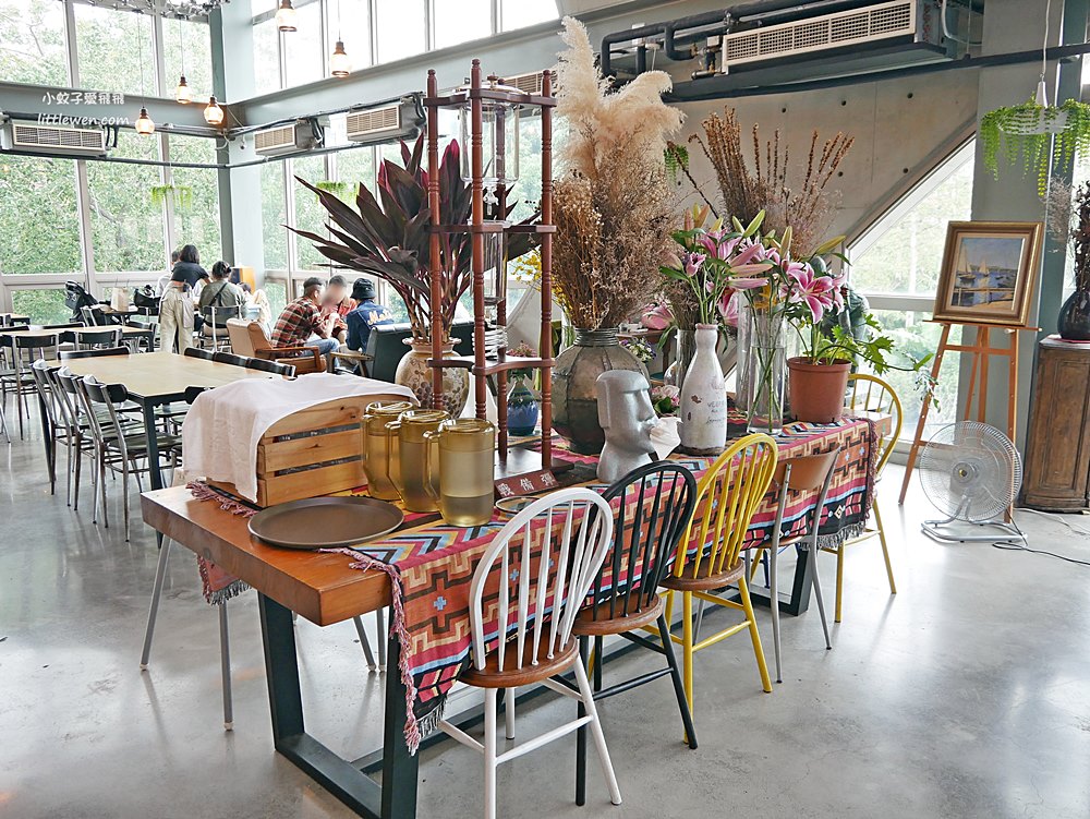 深坑咖啡廳「Arc Cafe」玻璃屋與藝術感結合挑高舒適