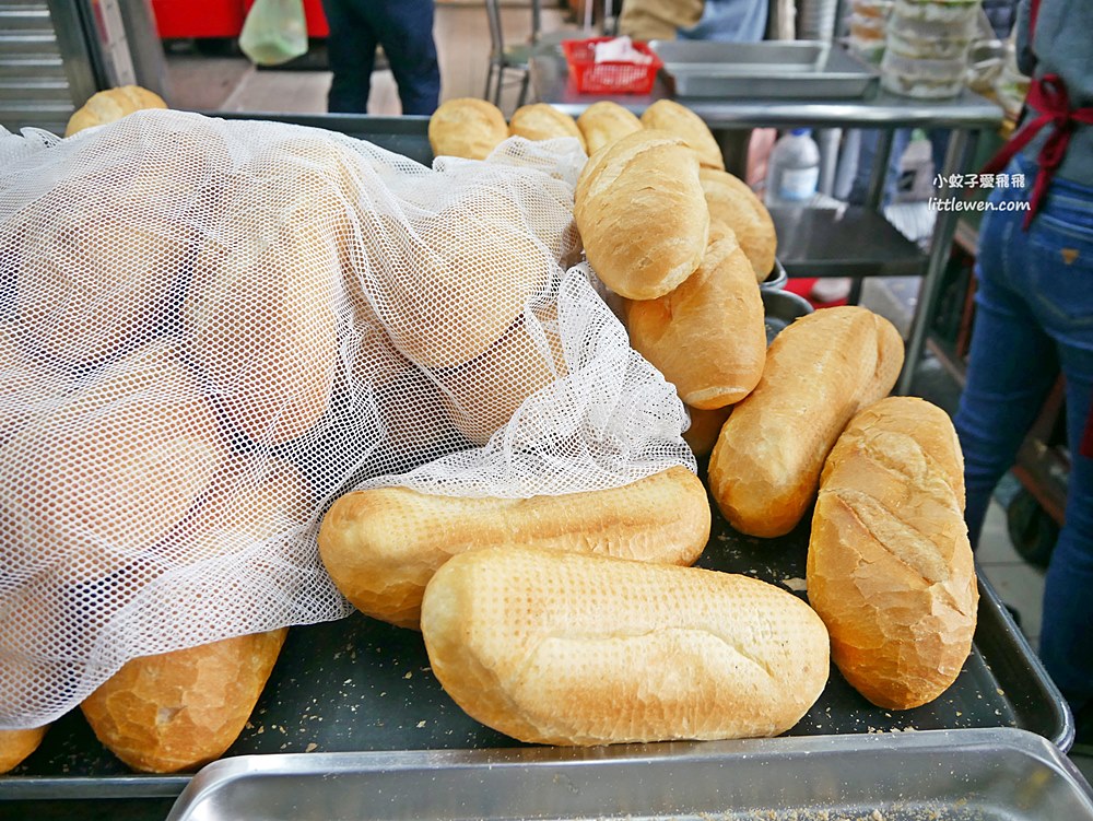 三重美食「育婷越南法國麵包」酥脆有料醃白蘿蔔給不手軟