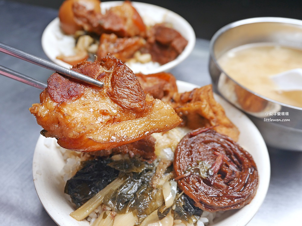 台北士林「金龍焢肉飯」藏在夜市巷弄裡近50年小吃