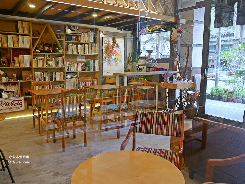 三峽咖啡「SuFu lab書福咖啡館」藏身社區的轉角有書香有口福