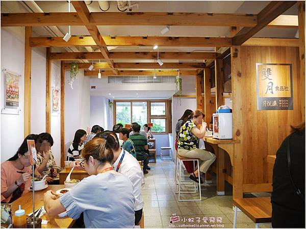 中和美食【雙月食品社-中和店】養生雞湯，新北米其林推薦Taipei Michelin guide @小蚊子愛飛飛