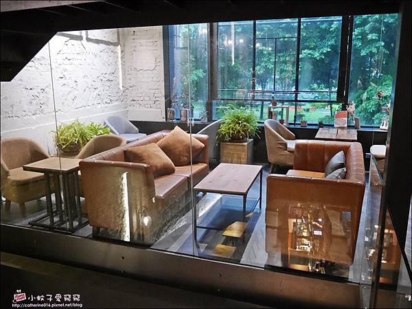 南京復興咖啡【Library134】複合式藝文空間設計、精品咖啡早午餐、設計圖書館 @小蚊子愛飛飛
