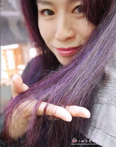 淡水髮廊推薦NO.30 Hair Design参拾髮型設計，呼應紫藤季的氣質色+挑染藍 @小蚊子愛飛飛