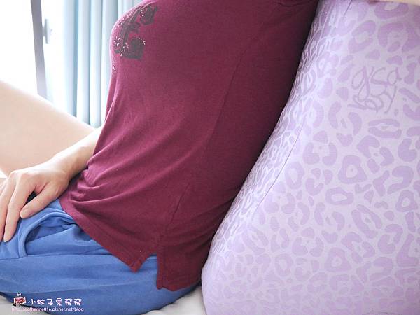 台灣製造GreySa格蕾莎抬腿枕，完美貼合身體曲線雙腿更輕鬆 @小蚊子愛飛飛