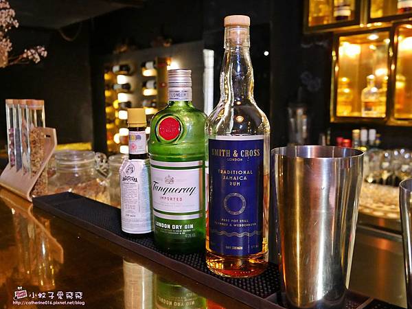台北酒吧推薦「洞香春」客製心情的調酒&#038;深夜食堂、別有洞天店中店 @小蚊子愛飛飛