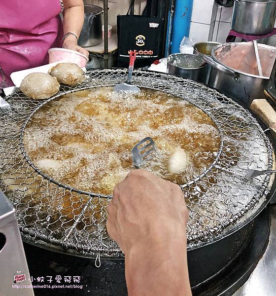 台北東區安東街「彰化肉圓」一賣30年2小時完售之在地排隊小吃 @小蚊子愛飛飛