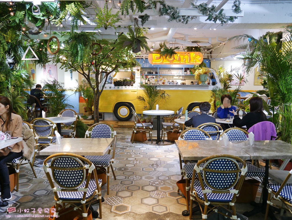 西門美食「JAI宅」西門町知名網美餐廳，時髦的各式造景森林系義式料理 @小蚊子愛飛飛