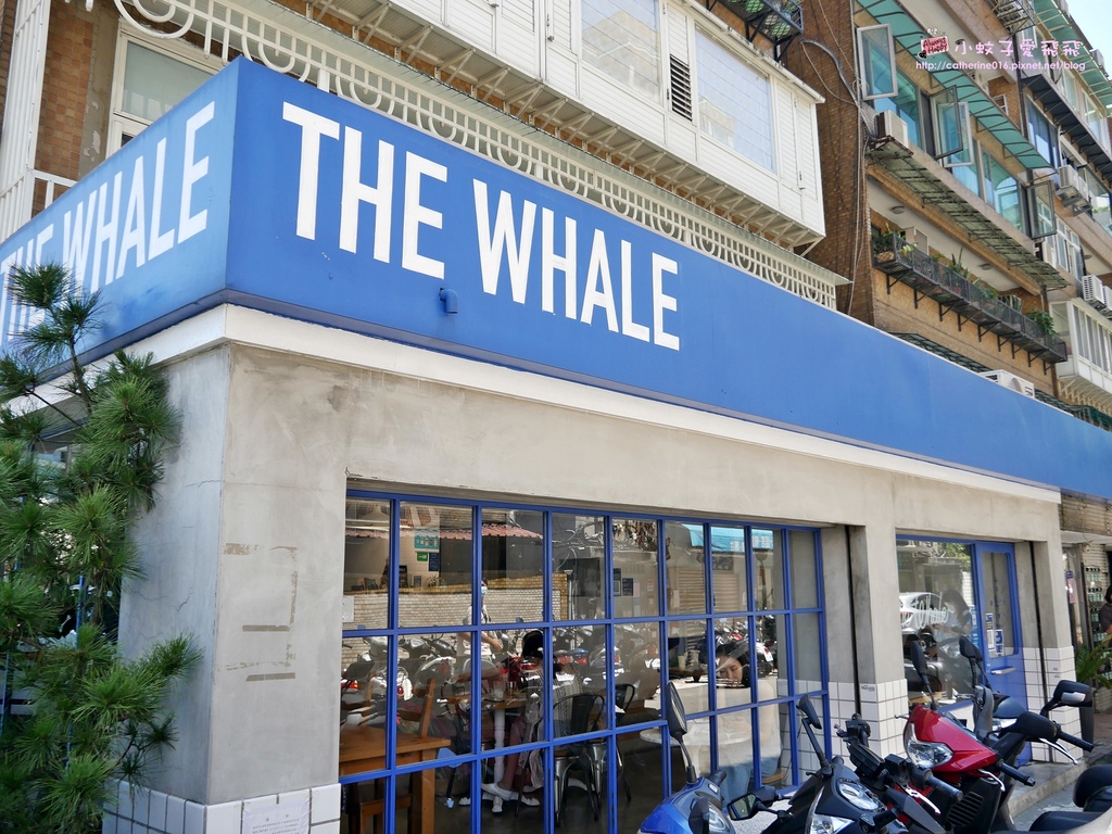 大安早午餐推薦「餵我早餐The Whale公園店」蔚藍海洋系份量感十足 @小蚊子愛飛飛
